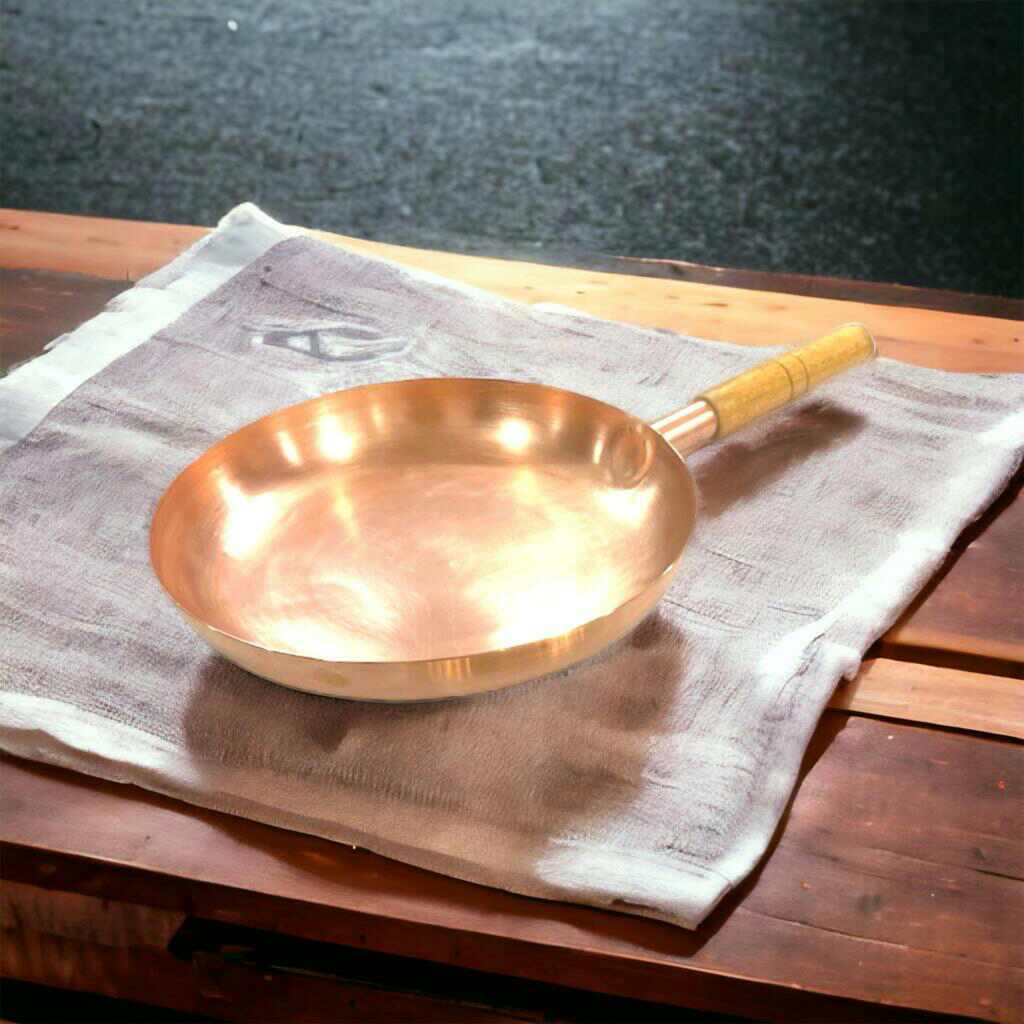 Round Plain Copper Pan with Matte Finish, Wood Handle and Spatula 10"