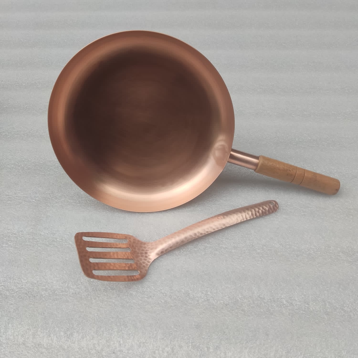 Round Plain Copper Pan with Matte Finish, Wood Handle and Spatula 10"