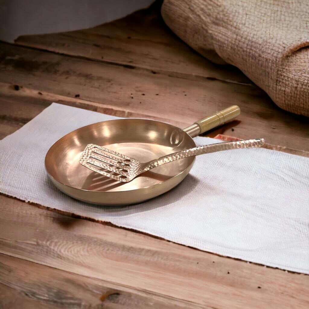 Round Plain Copper Pan with Matte Finish, Wood Handle and Spatula 10"