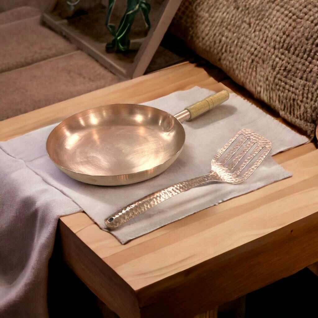 Round Plain Copper Pan with Matte Finish, Wood Handle and Spatula 10"